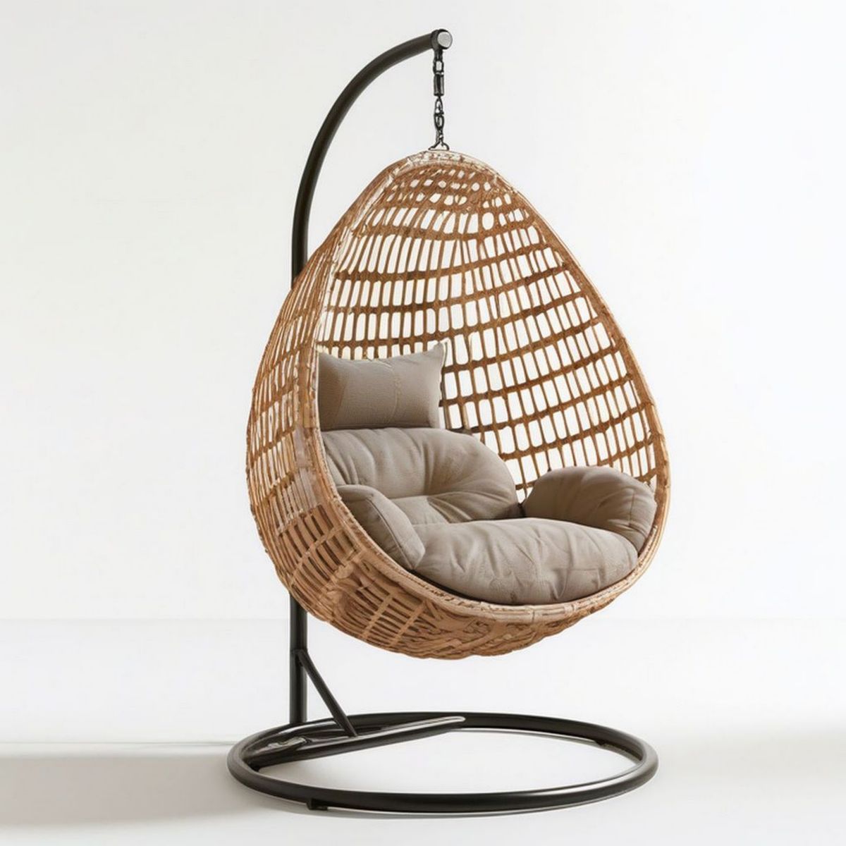 Hängesessel aus Natur-Rattan mit Stahlgestell und beigen Kissen, 105 x 105 x 198 cm